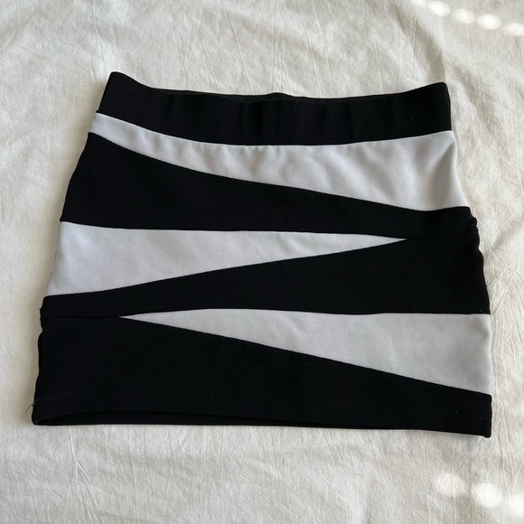 Guess skirt - Picture 2 of 4